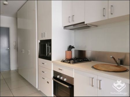 FULLY FURNISHED STUDIO WITH CARSTACKER IN PRAHRAN - Photo 4