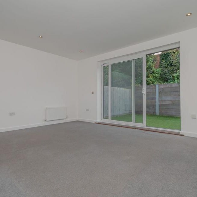 3 bedroom terraced house to rent - Photo 1