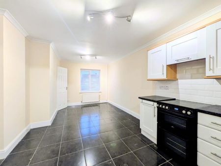 4 bedroom terraced house to rent - Photo 5
