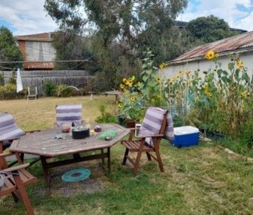 Caulfield South - Photo 2