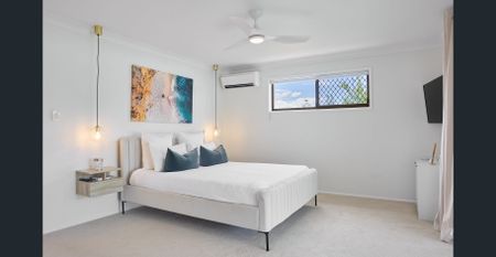 Bright, Spacious Family Living in the Heart of Mermaid Waters - Photo 3