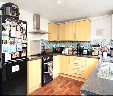 2 bedroom terraced house to rent - Photo 3