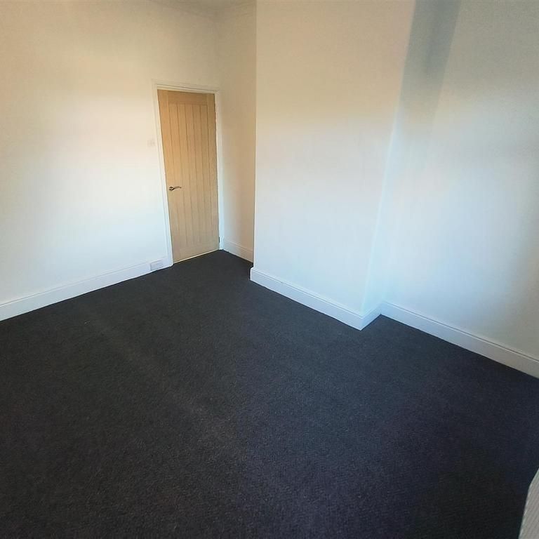 2 bedroom property to rent - Photo 1