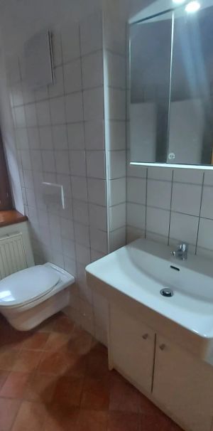 ZENTRUM -MIETWOHNUNG 50 METER VOM STEINERTOR ENTFERNT MIT GARTENMITBENÜTZUNG - Photo 2