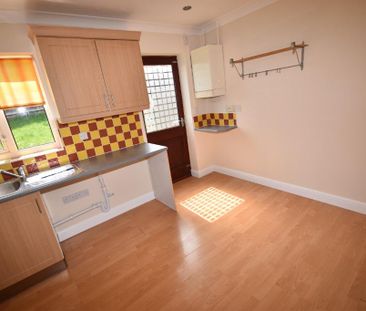 2 bedroom semi-detached house to rent - Photo 3