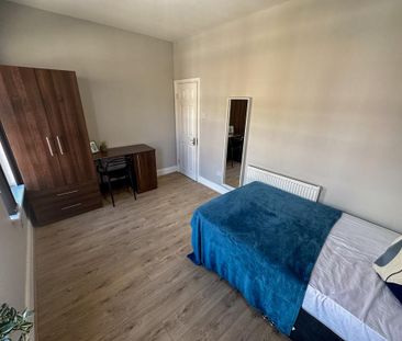 4 bedroom terraced house to rent - Photo 5