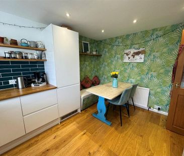 4 bedroom link detached house to rent - Photo 2