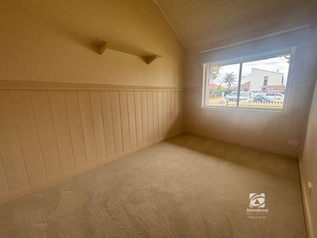 MODERN COTTAGE WITH LARGE SHED - Photo 3