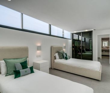 4 bedroom luxury Villa for rent in Estepona, Spain - Photo 3
