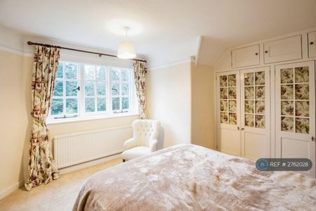 4 bedroom detached house to rent - Photo 4