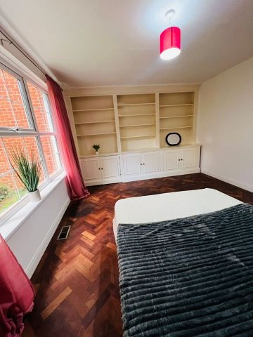 Room in a Shared House, Stunning Double Room In Wimbledon, SW19 - Photo 2