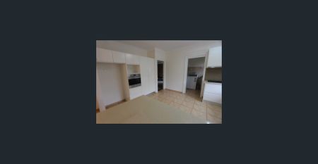 3 BEDROOM DUPLEX, UPDATED MODERN KITCHEN - Photo 2