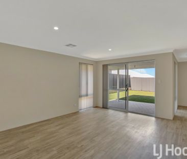 Spacious 4 Bedroom Home in Sought-After Madora Bay - Photo 1