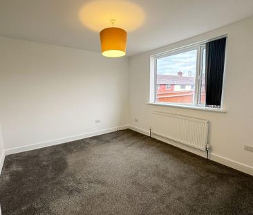 4 bedroom semi-detached house to rent - Photo 2