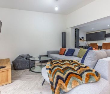 3 bedroom end of terrace house to rent - Photo 3