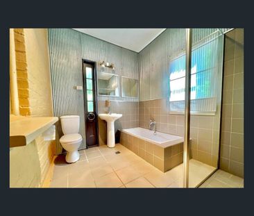 Central Bathurst Semi – Stylish, Convenient, and Comfortable! - Photo 5