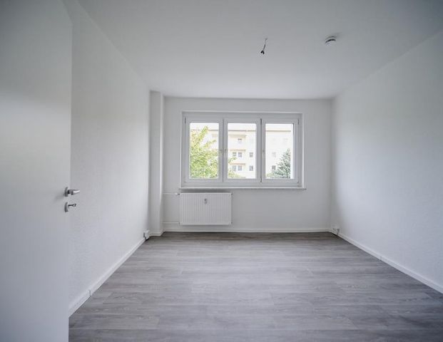 Für Sie saniert! Helle 4-Raum-Wohnung mit Balkon! - Foto 1