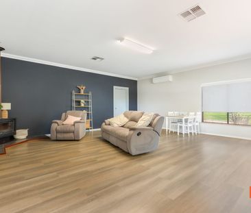 2 Bedroom Fully Furnished Attached Duplex – Utilities & Internet In... - Photo 3