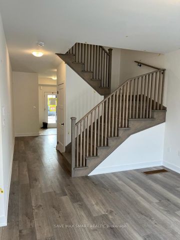 Townhouse For Lease | S8127118 - Photo 2