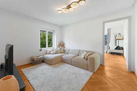 Work & Live Combined: Exclusive 4.5-room apartment in Wil with additional office - Photo 4