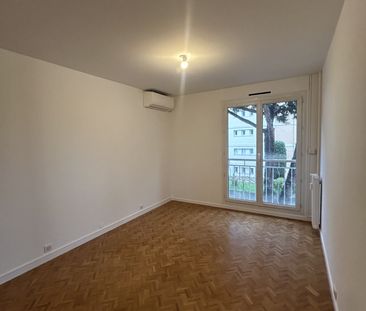 Location Appartement 4 pièces 77m² NICE 06200 - Photo 3
