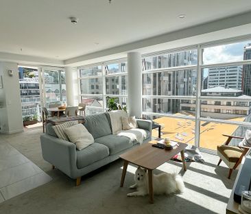 Sunny, central one-bedroom apartment with storage - Photo 2