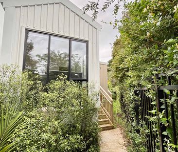 Modern, Fully Furnished Home - Light, Stylish & Easy Living - Photo 3