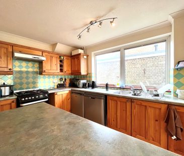 3 bedroom semi-detached house to rent - Photo 6