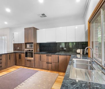 Hillside Elegance Meets Family Function: A Stirling Sanctuary Awaits - Photo 5