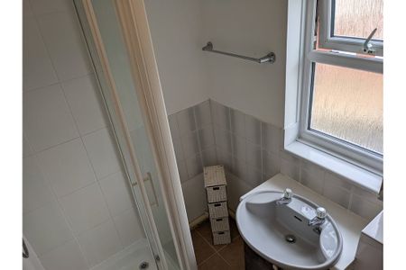 Studio Flat, Captains Place, SO14 - Photo 4