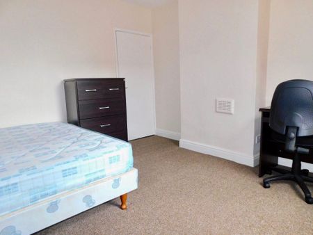 3 bedroom terraced house to rent - Photo 3