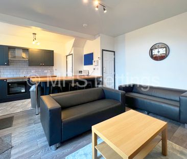 6 Bedroom Mid Terraced House for rent in Royal Park Grove - Photo 4