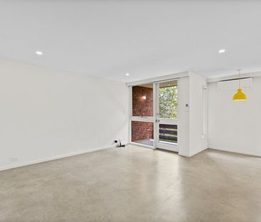 8/3 Rotherwood Road, Ivanhoe East VIC 3079 - Photo 3