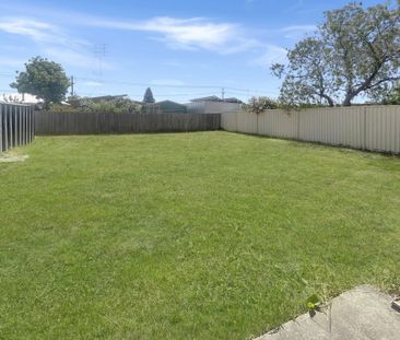 15 Dover Street, Wendouree - Photo 4