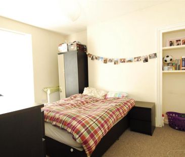 3 bedroom flat to rent - Photo 5