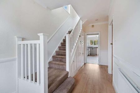 The Drive, Beckenham, BR3 - Photo 2