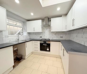 3 bedroom terraced house to rent - Photo 5