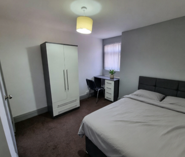 8 bedroom terraced house to rent - Photo 4