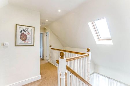 Three double bedroom detached house in the desirable village of Upavon, with garage and parking. - Photo 4