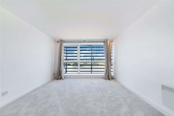 A two double bedroom duplex penthouse situated on the 6th and 7th floor of this charming gated riverside development located off Westferry Road. - Photo 1