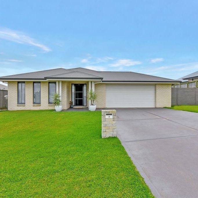 SOUGHT AFTER FAMILY HOME - Photo 1