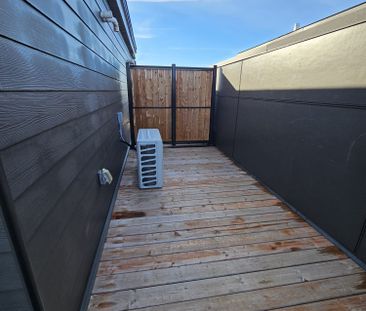 For Lease - 736 Mishi Private, Manor Park - Cardinal Glen and Area,... - Photo 2