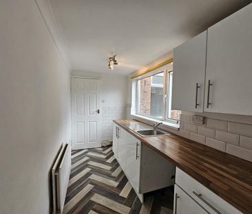 2 bedroom end of terrace house to rent - Photo 4