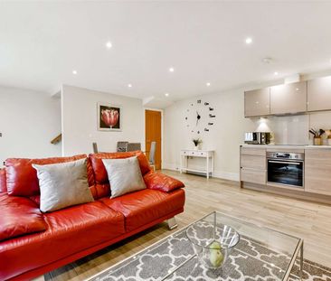 SHORT TERM: A beautifully furnished two bedroom terraced home withi... - Photo 2