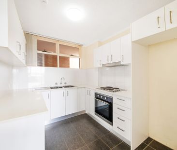 Bright 2-bedroom apartment in 'Cammeray Towers' - Photo 5