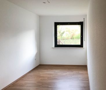 Gut geschnittene EG Wohnung mit Balkon und Garage - Foto 1