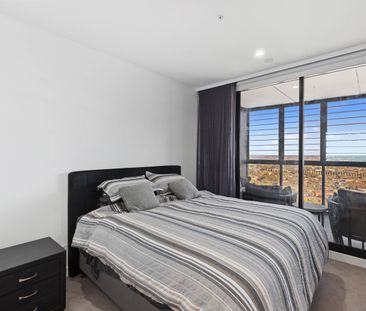 LUXURIOUS APARTMENT WITH STUNNING WATER VIEWS - Photo 3