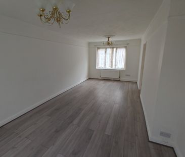 3 Bed Terraced House, Ayres Close, E13 - Photo 5