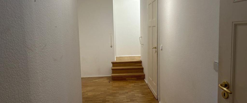 Frisch renovierte Hochparterrewohnung mit Parkett und Gartennutzung möglich! - Photo 1