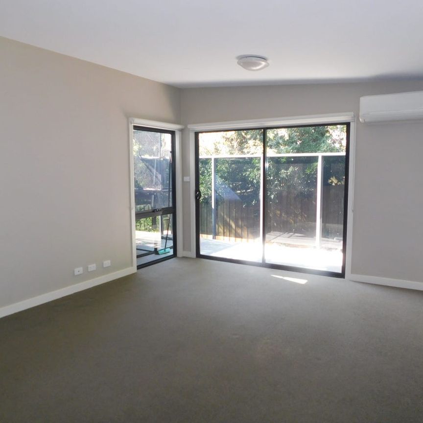 QUIET APARTMENT IN GREAT LOCATION - Photo 1